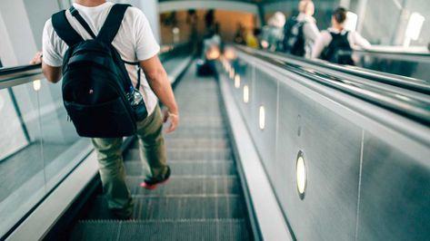 Onbezorgde klanten en bezoekers bereikt u door een veilige roltrap met een keuring roltrappen en rolpaden