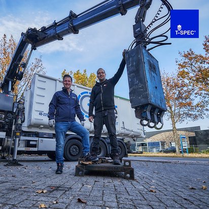 Vraag een offerte aan voor T-SPEC® voor ondergrondse afvalinzamelingsystemen TÜV NORD medewerker en T-SPEC inspecteur voor een autolaadkraan