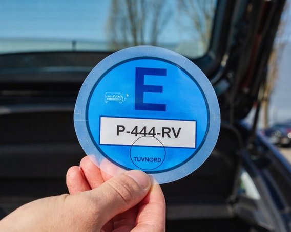 E-plakette achterruit E-plakette achterruit