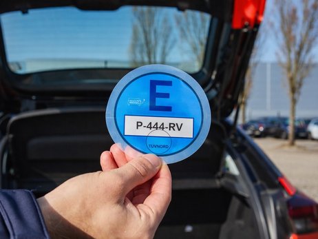E-plakette achterruit