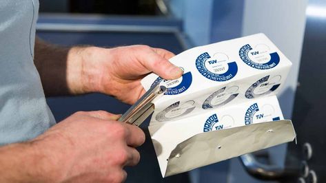 Keuringen bevestigen betrouwbaarheid en veiligheid van arbeidsmiddelen, transportmiddelen en producten door middel van een keuringssticker
